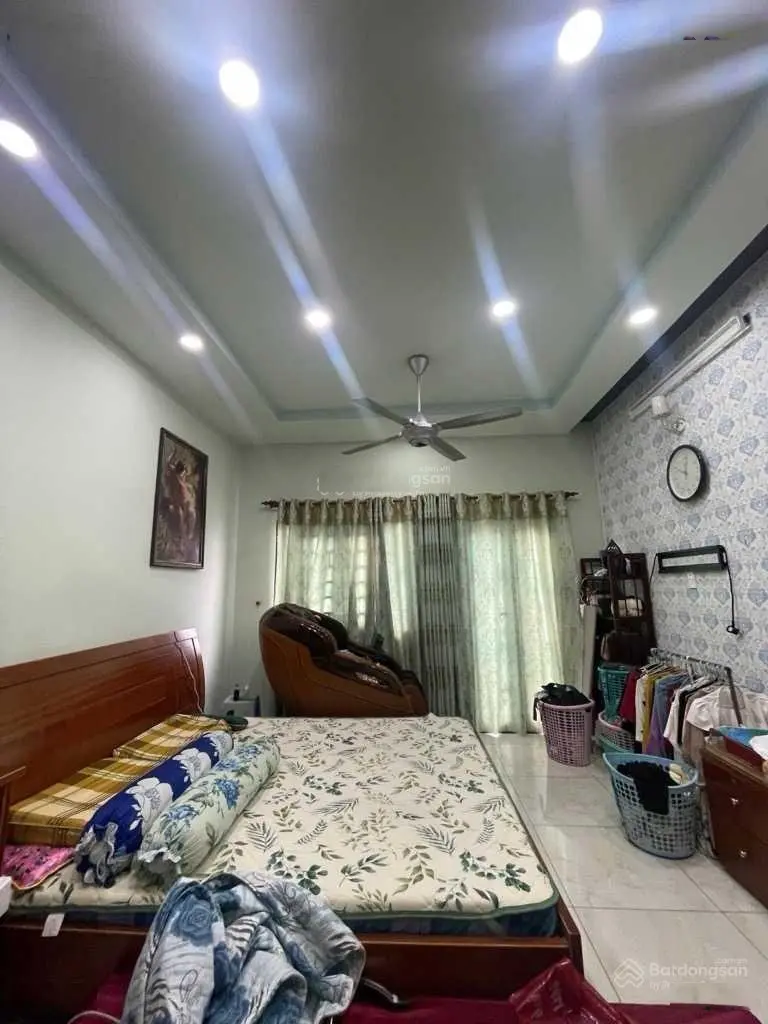 Quá rẻ! Mặt tiền kinh doanh sầm uất Nguyễn Hữu Tiến, kinh doanh đa ngành, xe đi cả ngày