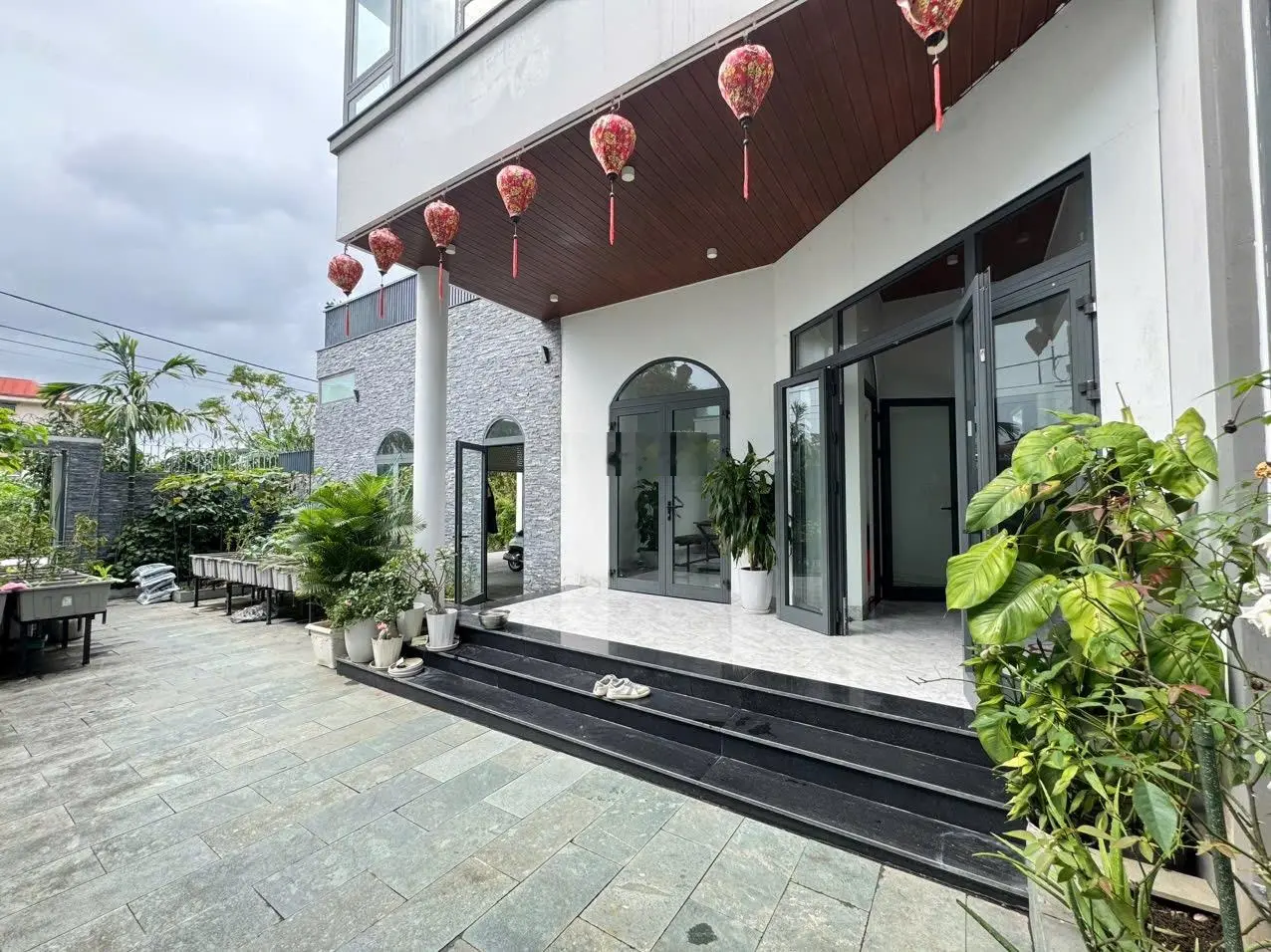 Bán đất biệt thự Lương Hữu Khánh - DT 300m2 - kèm căn biệt thự 3 tầng