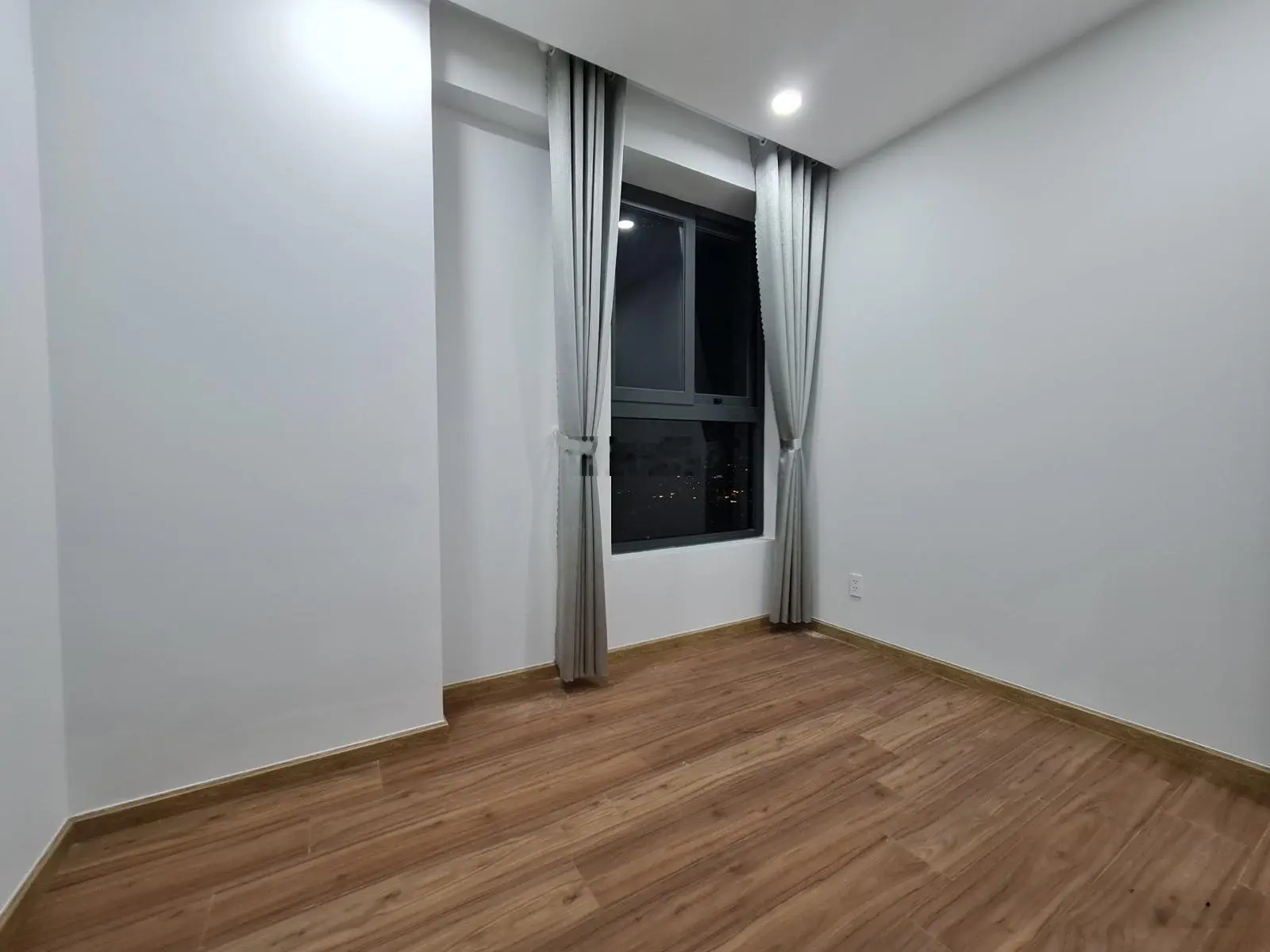 Chủ gửi bán gấp căn 2PN2WC - Có ban công - Bcons Garden. Giá 1ty650 trọn thuế phí. View siêu đỉnh