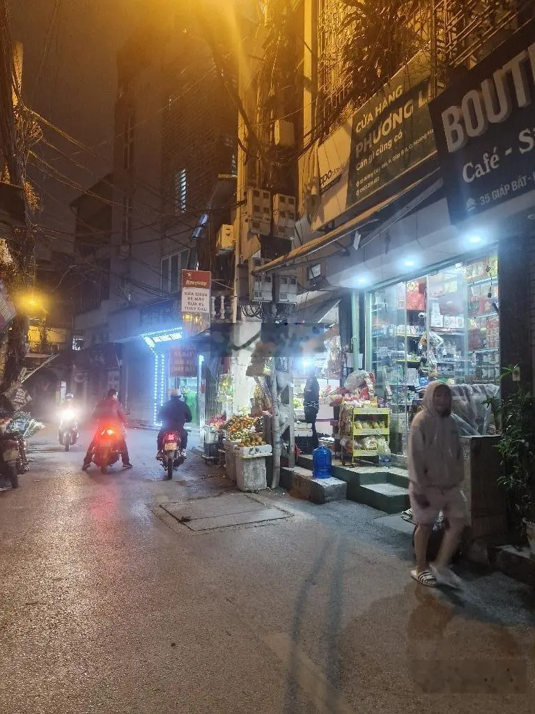 Mặt chợ - ôtô tải tránh - kinh doanh đa ngành nghề. + diện tích 35m2. Rộng 5.3m, giá 10 tỷ đồng