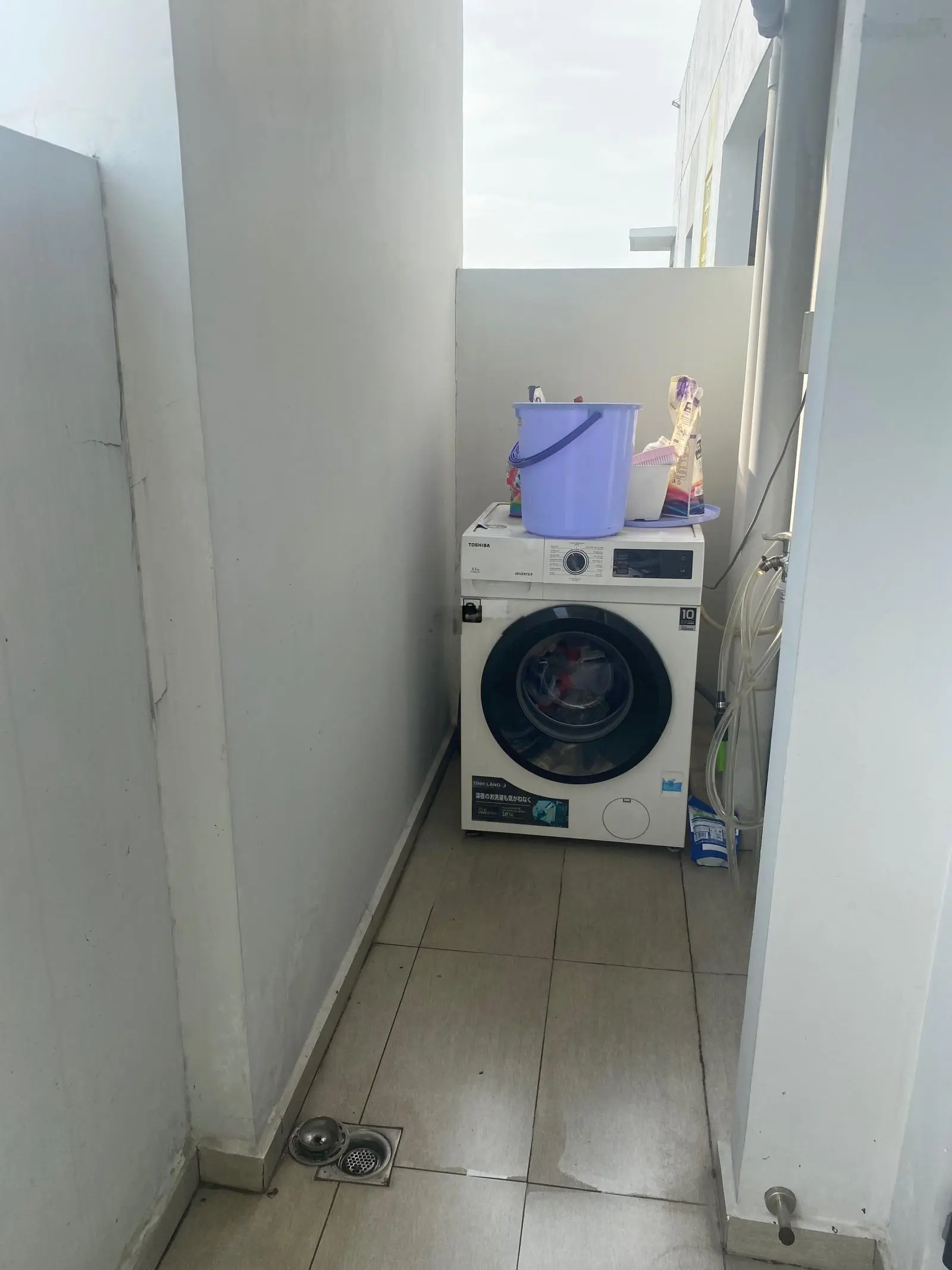 Cần bán căn góc 72m2 gồm 2 PN và 2 WC full nội thất. CC Hausneo, Quận 9 đã có sổ hồng