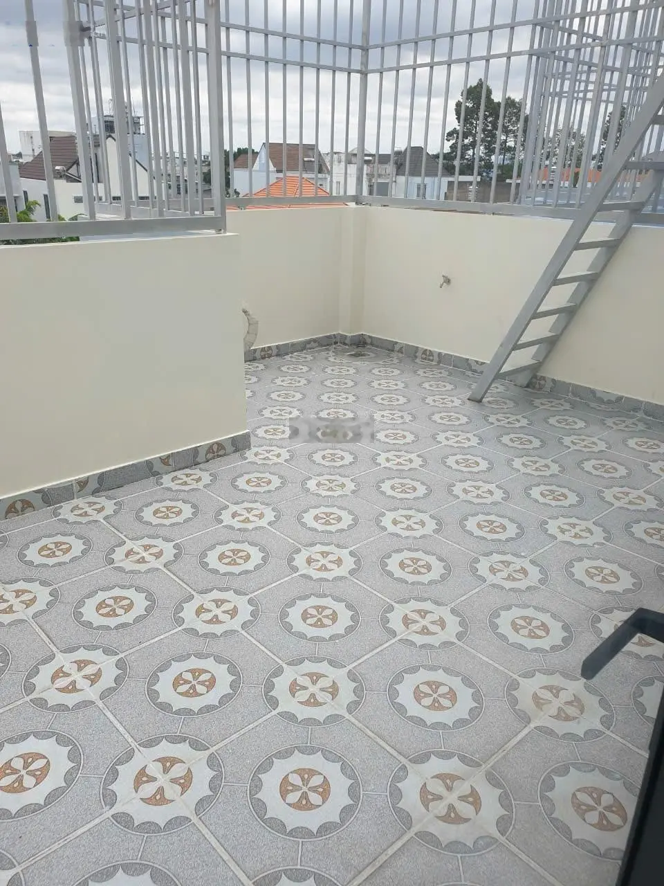 Nhà 2 lầu DT : 5 x 30m MT đường nhựa thông 8m gần chợ xuân thới thượng