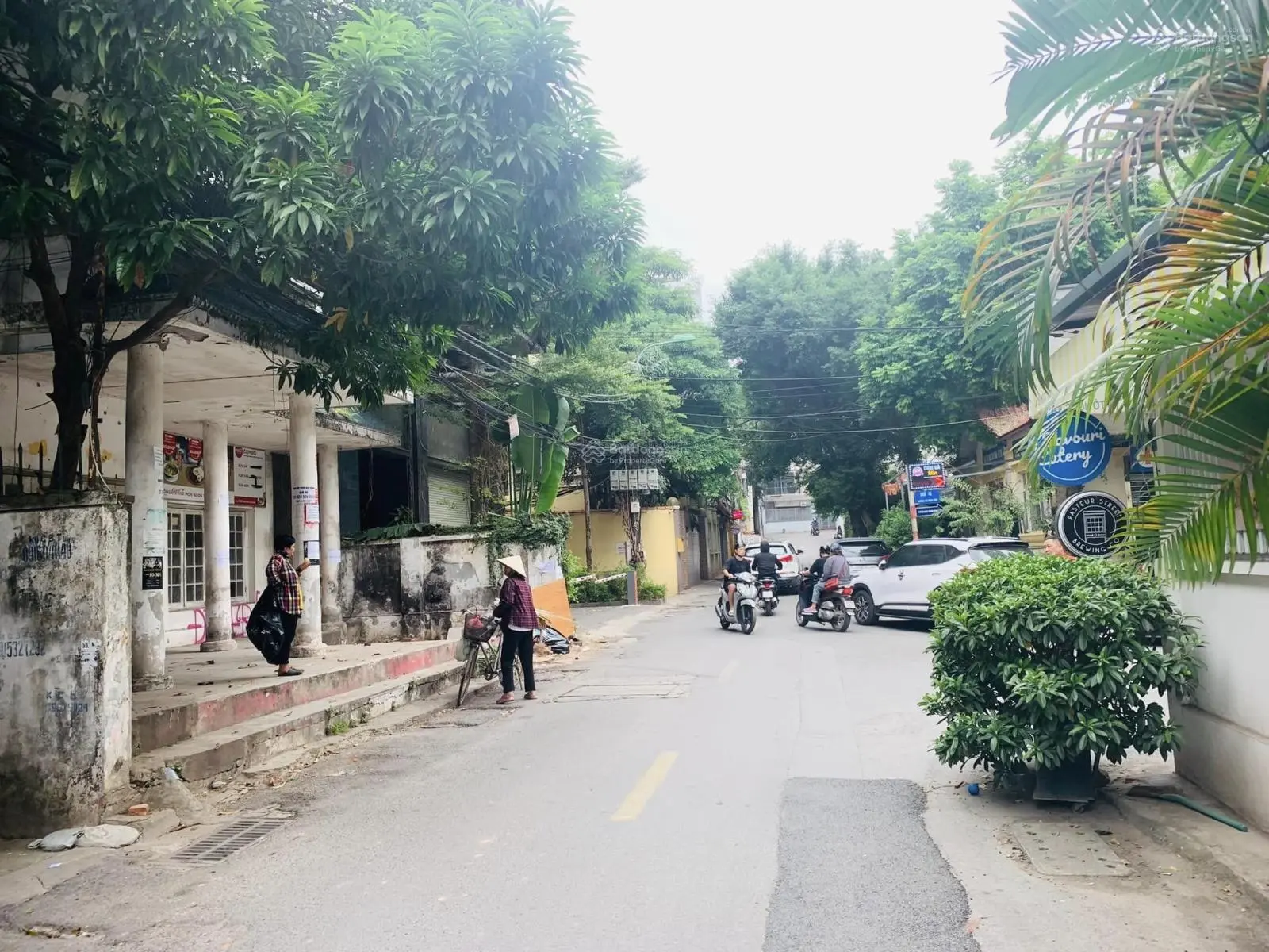 Bán đất vàng tặng nhà 3t, 150m2 - mặt phố víp Tây Hồ, lô góc - mặt tiền siêu khủng