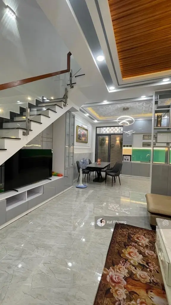 Nhà đẹp Thành Thái khu VIP Quận 10 gần ủy ban nhân dân Quận 10 70m2 4 tầng ngang 5m 4PN, hẻm xe hơi