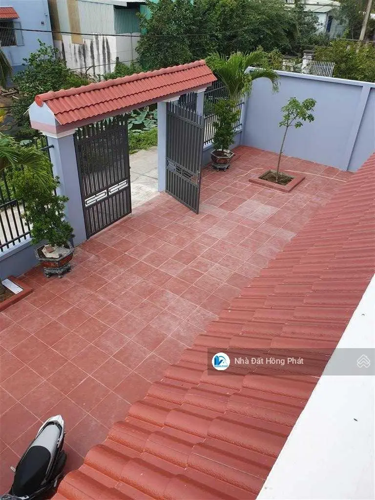 Cần bán gấp biệt thự vườn 20m * 22m, 2 mặt tiền, gần UBND xã Tân Nhựt - Bình Chánh