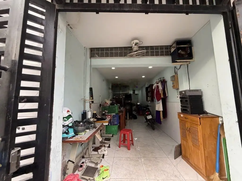 Nhà 2 lầu ngay cao đẳng công thương và chợ hoa cau plb quận 9 hẻm xe hơi thông tứ tung chỉ 3tỷ8 tl