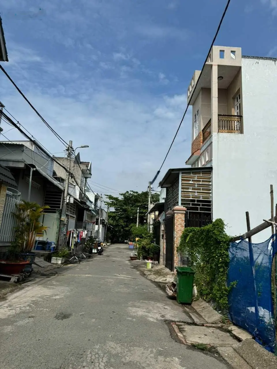 210,8m2 mt 13,5m.11phòng trọ,thu nhập 19tr/tháng. nhà hoàn công,khu dân cư hiện hữu.oto tận nơi
