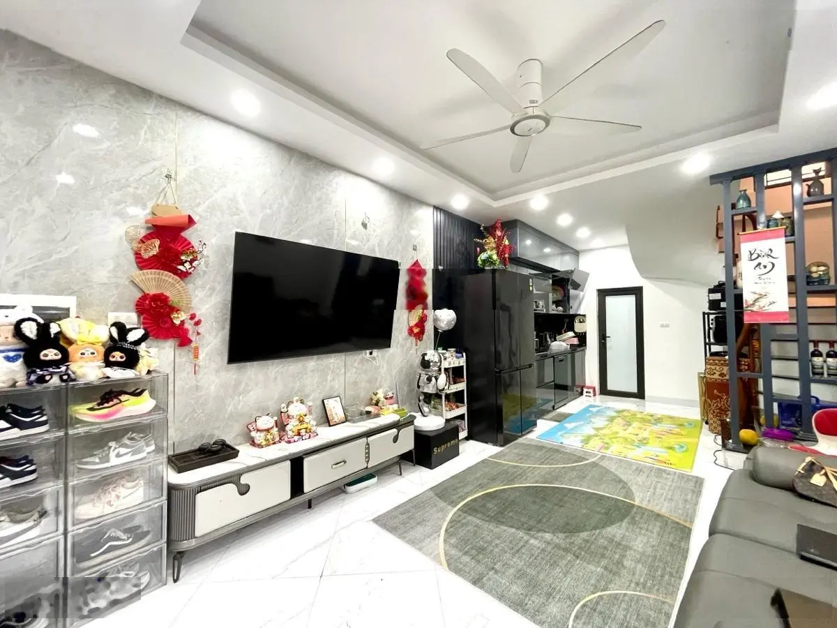 Bán nhà Nguyễn Khang, Yên Hoà, 42m x 4T, MT 4.2m, ngõ nông, gần phố, 2 thoáng vĩnh viễn