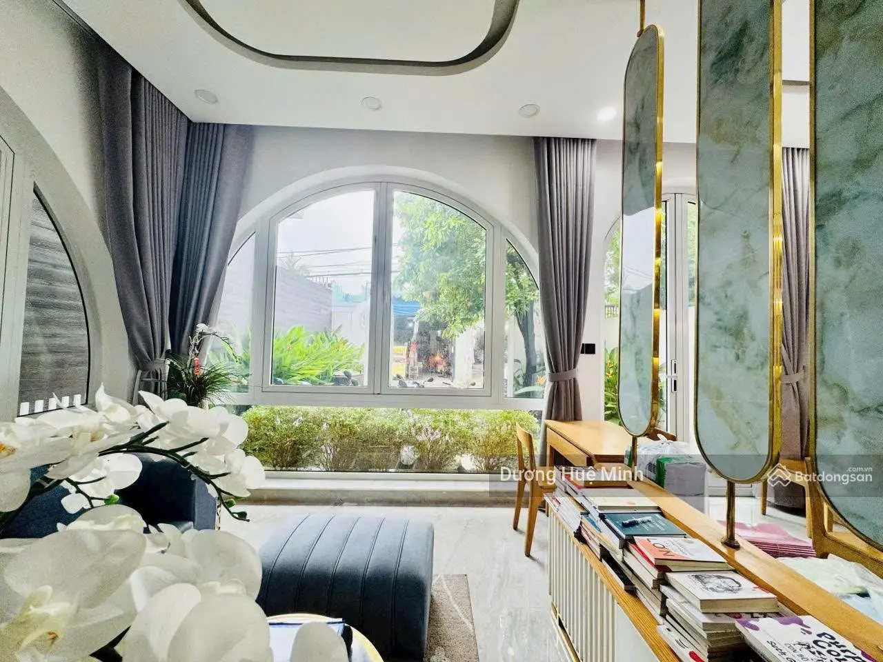 Bán biệt thự mặt tiền đường P. Linh Chiểu đối diện VinCom Thủ Đức, hoàn công đủ, nội thất cao cấp