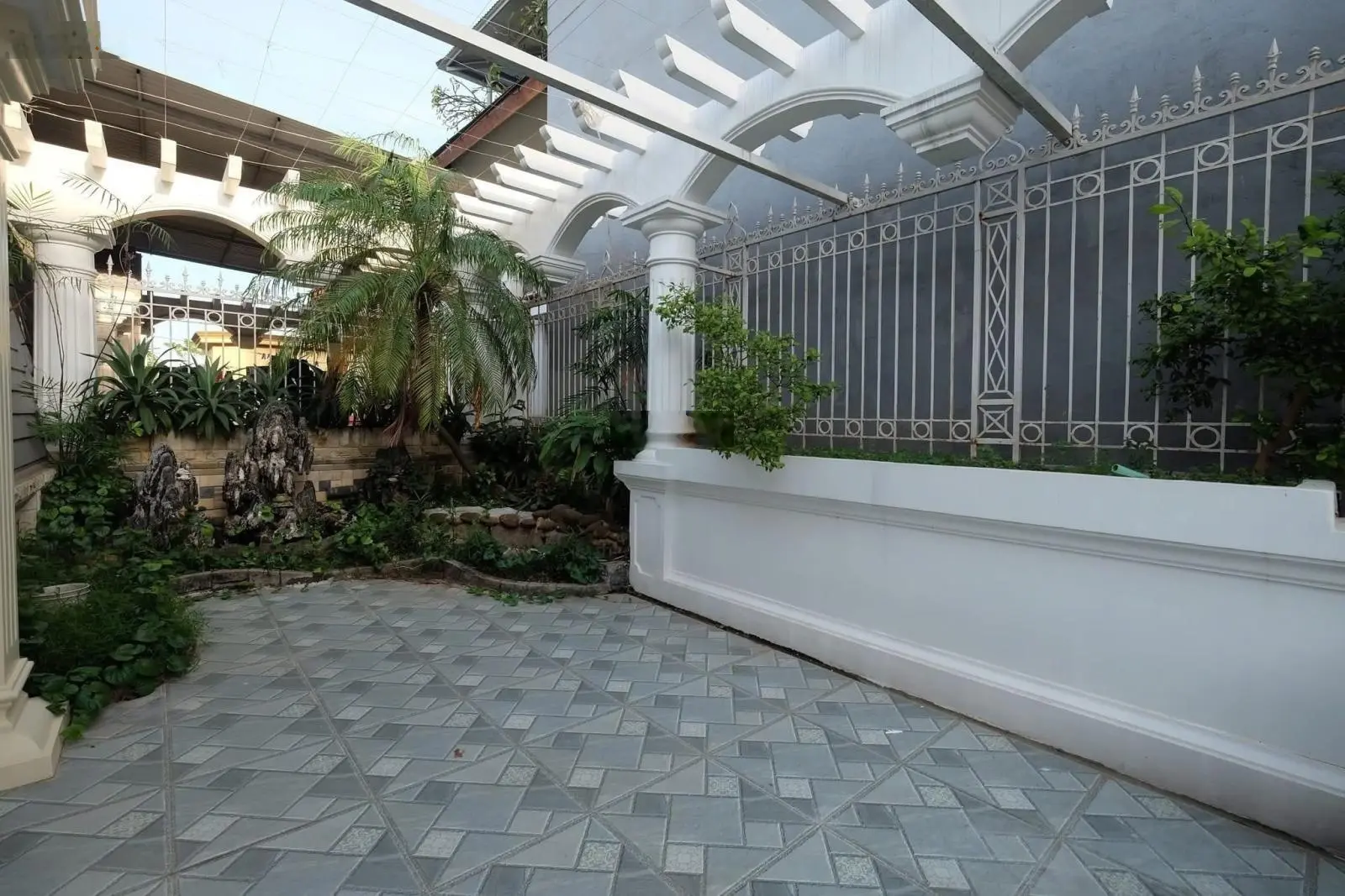 Bán nhà cực đẹp ngõ 275 Âu Cơ 160m2, 4 tầng, mặt tiền 8m. Sổ đẹp, giá rẻ. Tiện ở và đầu tư giữ tiền