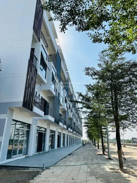 Bán nhanh căn shophouse đã xây 5 tầng ở và kinh doanh, sổ đỏ có sẵn, giá thương lượng