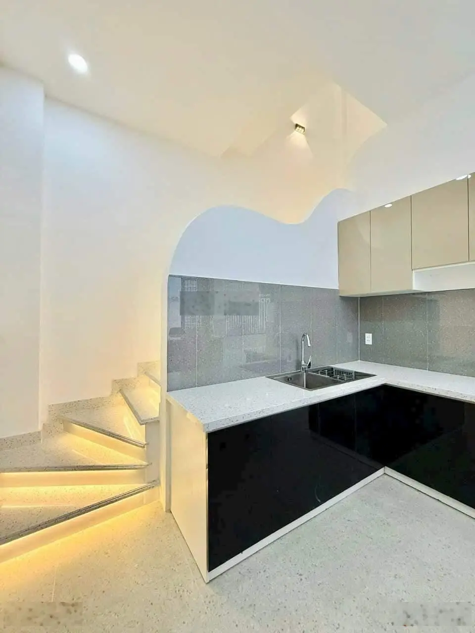 Bán gấp nhà đang cho thuê 29tr/th ở Bùi Hữu Nghĩa-P5-Q5. DT 74,8m giá 3tỷ86 cách chợ Hoà Bình 300m