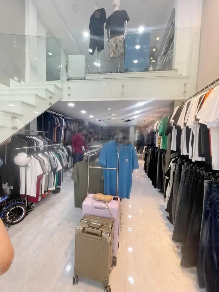 Nhà măt tiền Nguyễn Trãi 2 chiều, phường 2, Quận 5 cần bán, giá chỉ 24 tỷ.