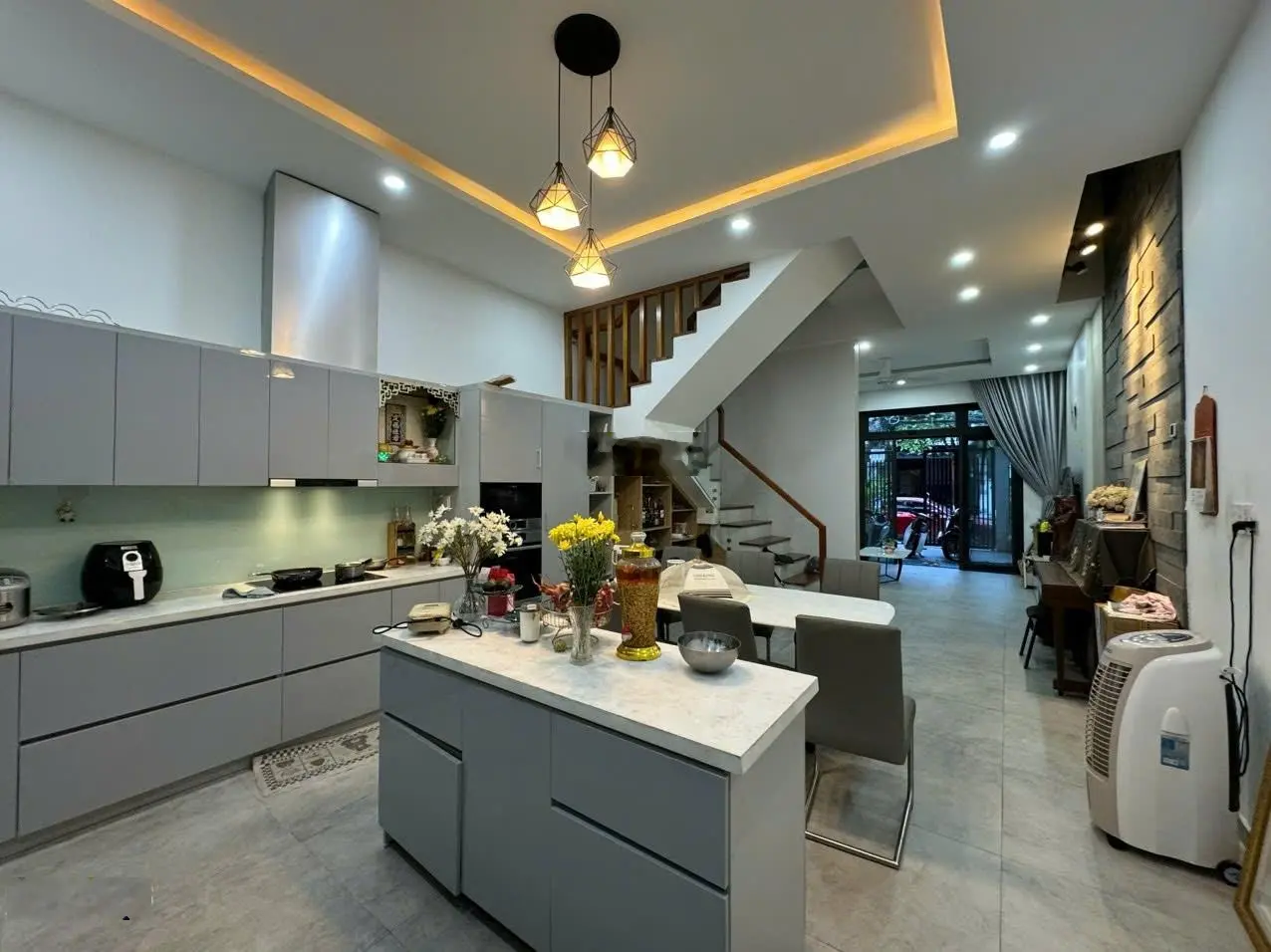 Bán nhà đẹp 4 tầng ngay Nguyễn Hữu Thọ - Hòa Thuận Tây giá rẻ