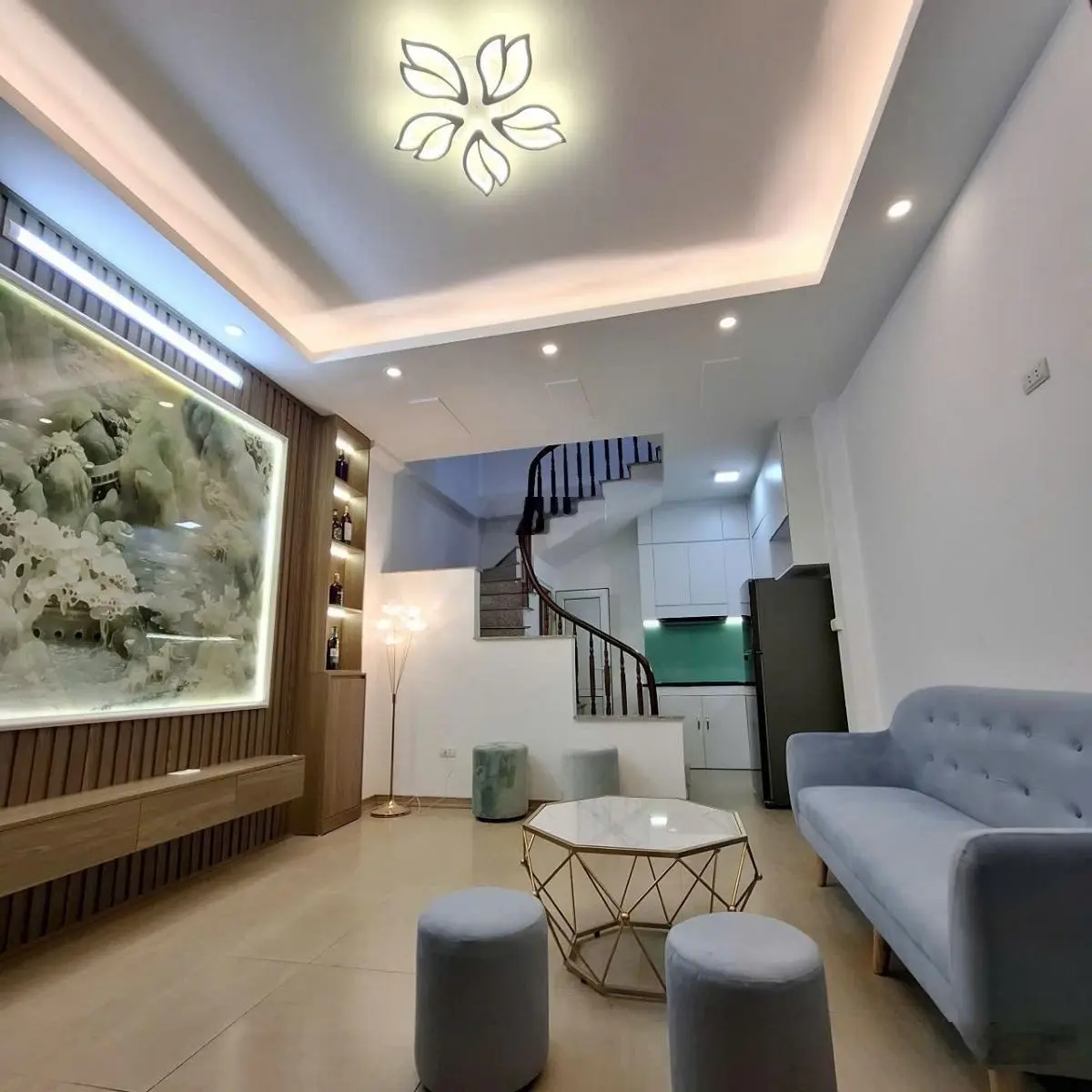 Chính chủ bán nhà riêng Kim Ngưu, giá chỉ 5,75 tỷ có diện tích 32m2 * 4 tầng. Nhà đẹp, ngõ thoáng