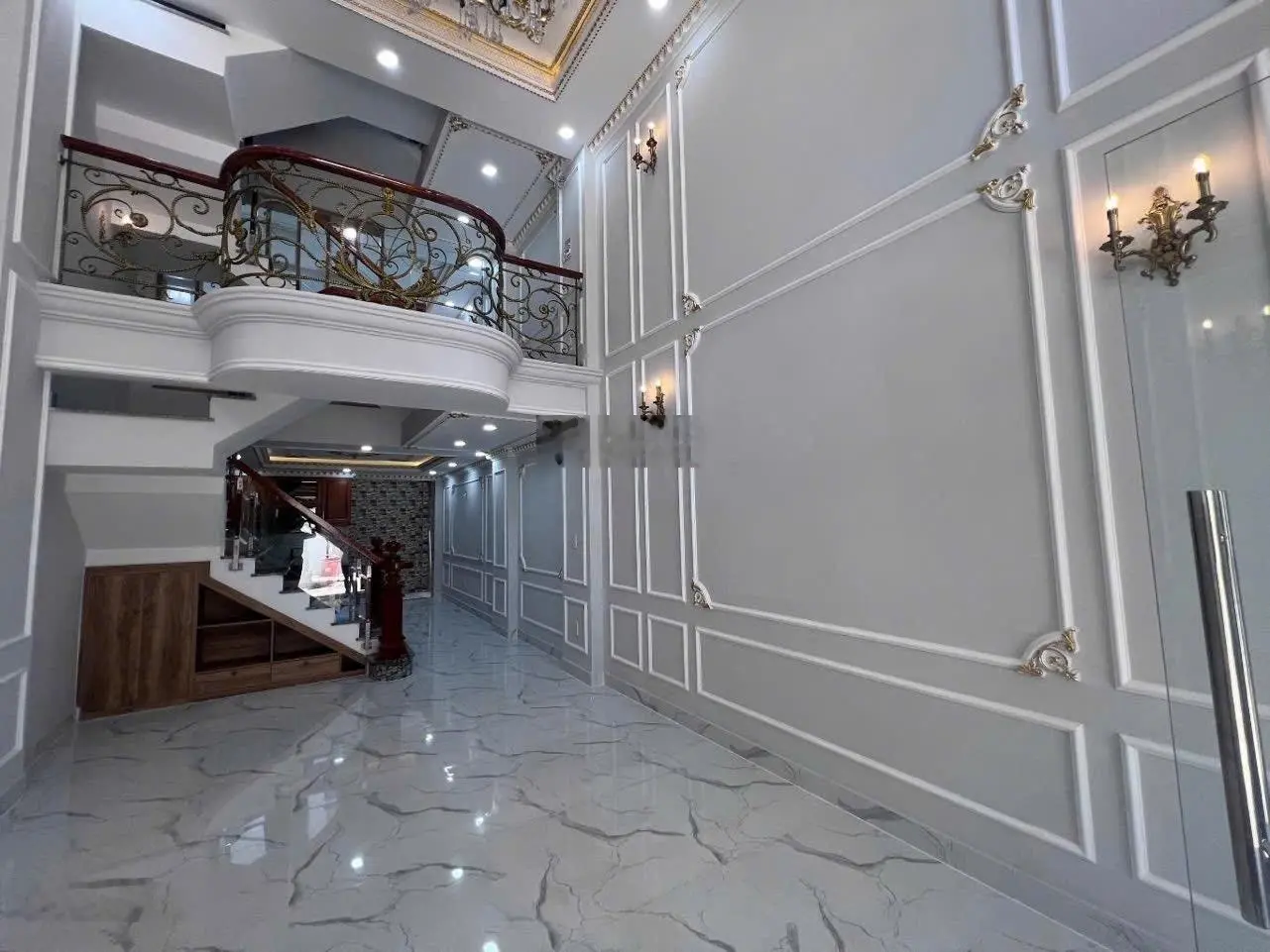 VIP nhà siêu phẩm cực đẹp - hiện đại cao cấp - nội thất giá trị 5 tầng BTCT