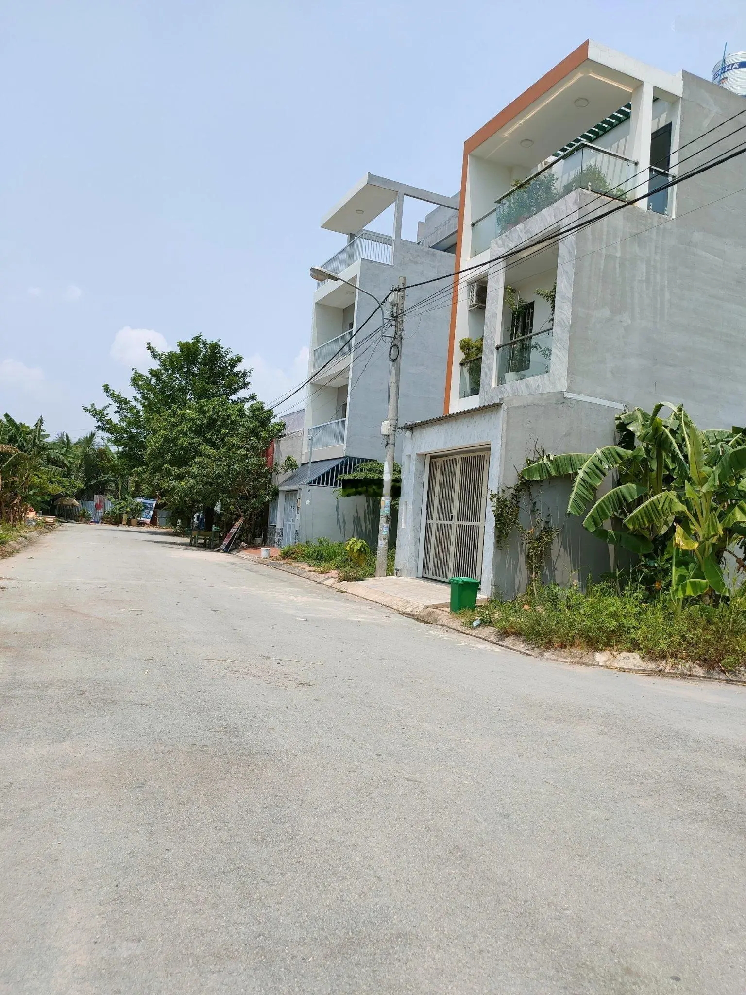 Bán lô đất đẹp 180m2 ngang 5m đường nhựa 8m thích hợp xây dựng căn hộ dịch vụ