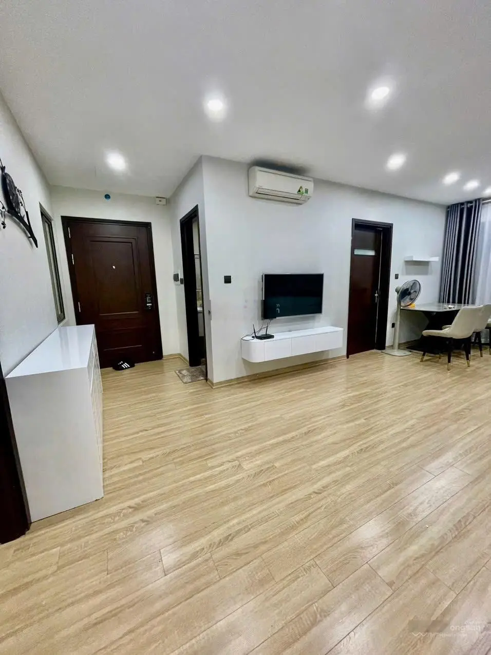 Bán căn 2 ngủ tầng trung, hướng siêu mát, vị trí trung tâm quận Cầu Giấy. LH xem nhà 0343 191 ***