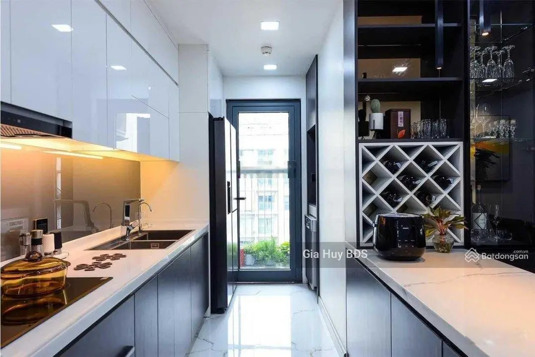 Chính chủ gửi bán căn hộ Hong Kong Tower DT: 105m2, tháp B, 3PN, căn góc, full đồ nội thất