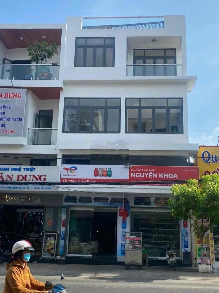 Bán nhà lầu mặt tiền đường CMT8, p. Quang Vinh, BH.sổ riêng hoàn công