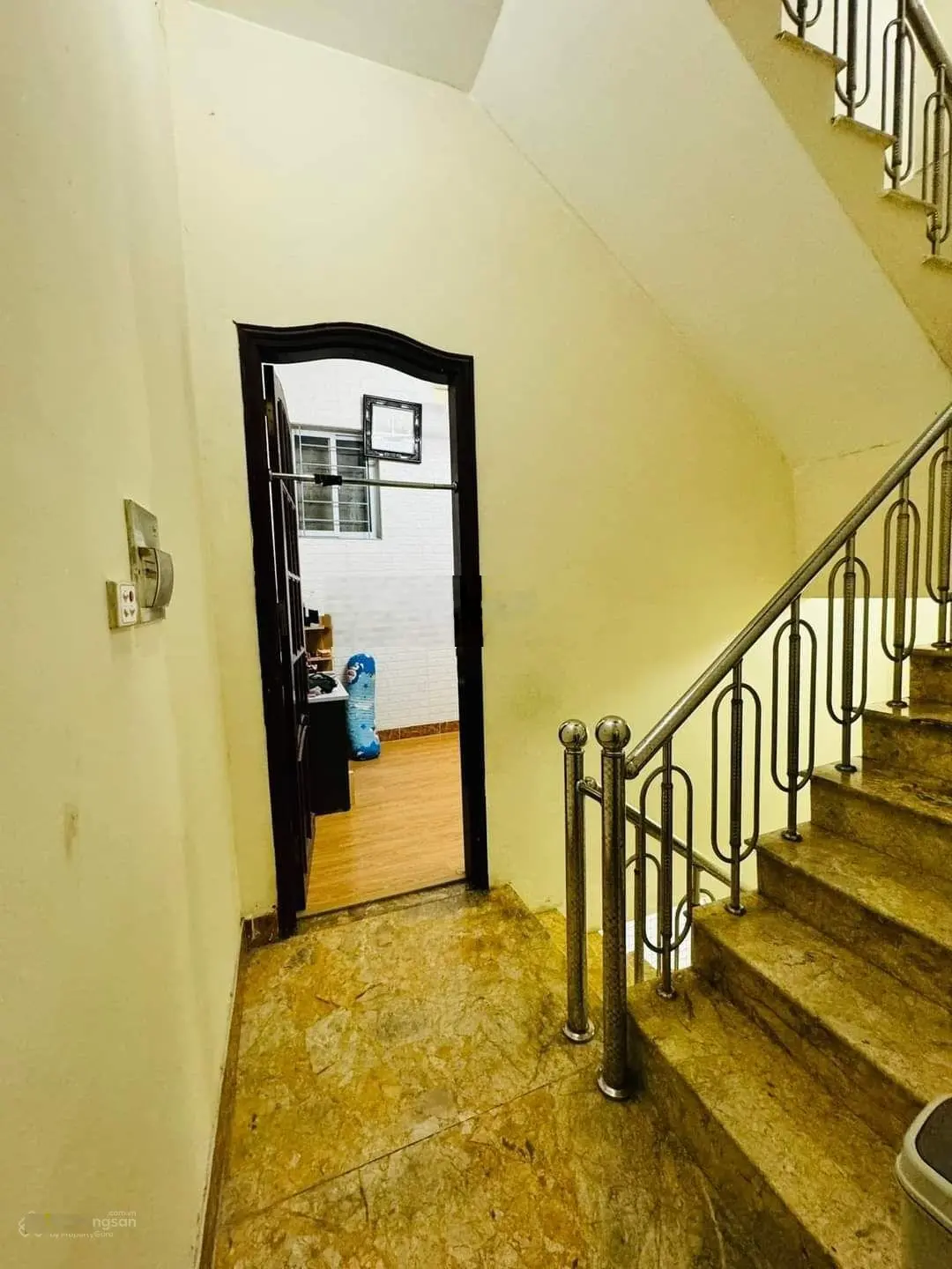 Bán Gấp nhà siêu hiếm Cầu Giấy, 42m2 x 4 tầng ngõ thông thông tứ tung xung quanh ngập tràn tiện ích