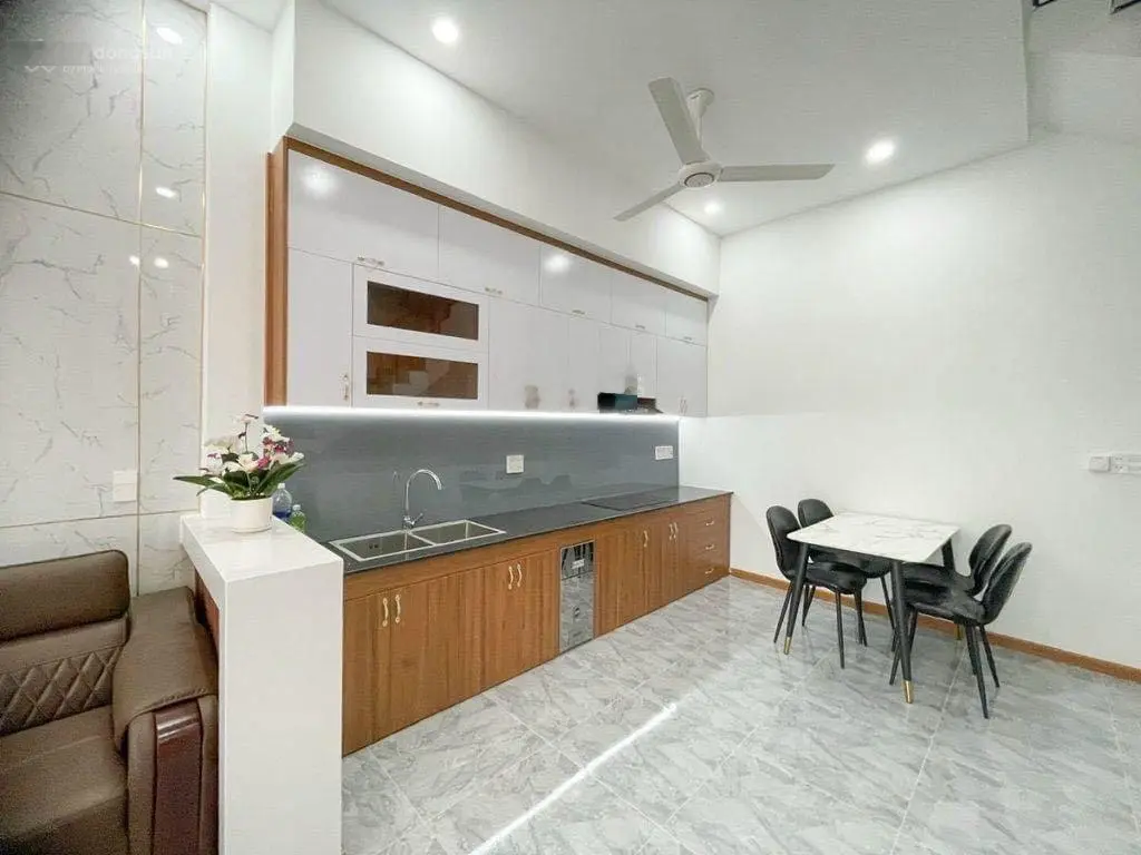Chính chủ bán nhà có sổ riêng, đất thổ cư, giá 2,05 tỷ, gần đường Đồng Khởi