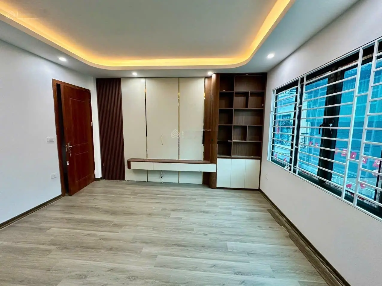 Nhà 5 tầng Lai Xá Kim Chung kinh doanh ngõ thông oto tránh, nội thất ngay khu đô thị giá 5,2 tỷ