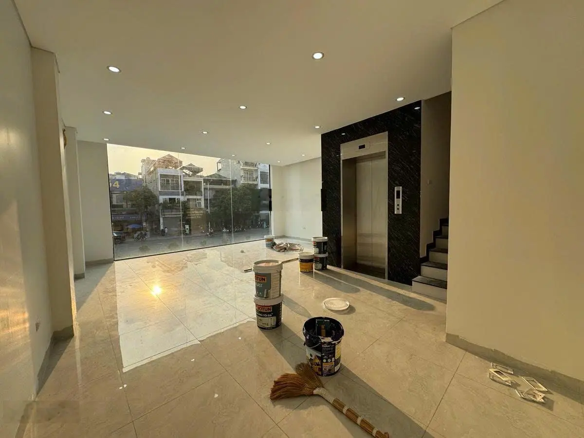 Bắt đáy ! hồng tiến - long biên - mặt phố - thang máy - ô tô đỗ cửa - 44m2 - 26.8 tỷ