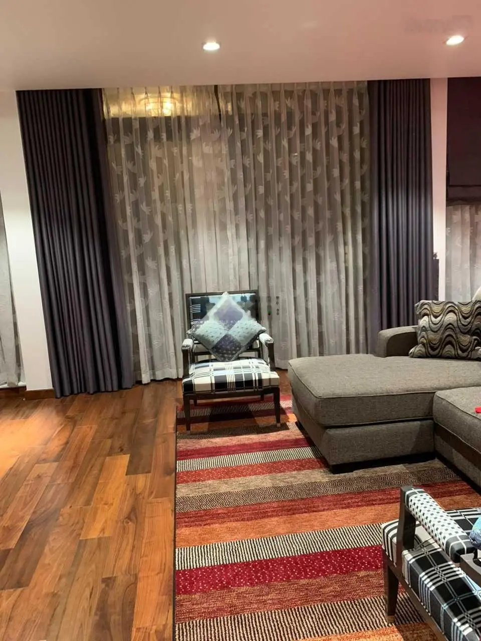 Háng hiếm! Bán gấp biệt thự mặt sông phường An Phú, Quận 2. DT: 15 x 20m, 3 tầng. Giá chỉ 39.5 tỷ