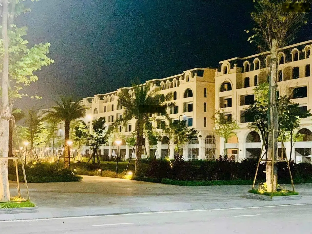 Bán nhà 5 tầng 1 tum đẹp đẳng cấp Dinh Thự tại mặt đường Hùng Vương- Thành Phố Bắc Giang.