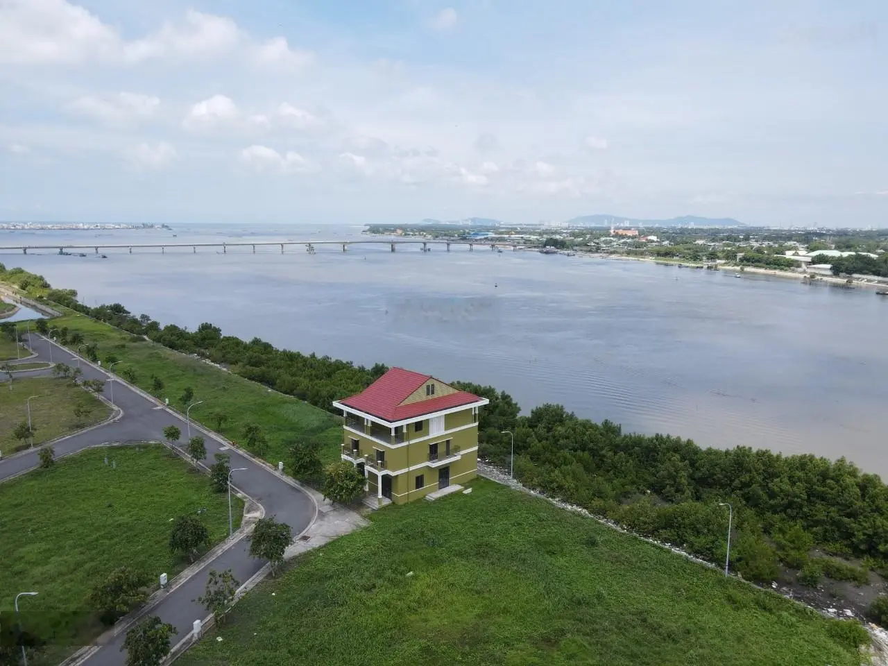 Nền 100m2, có sổ trao tay tại Marine City. Giá tốt không TL 1.390.000.000 đồng