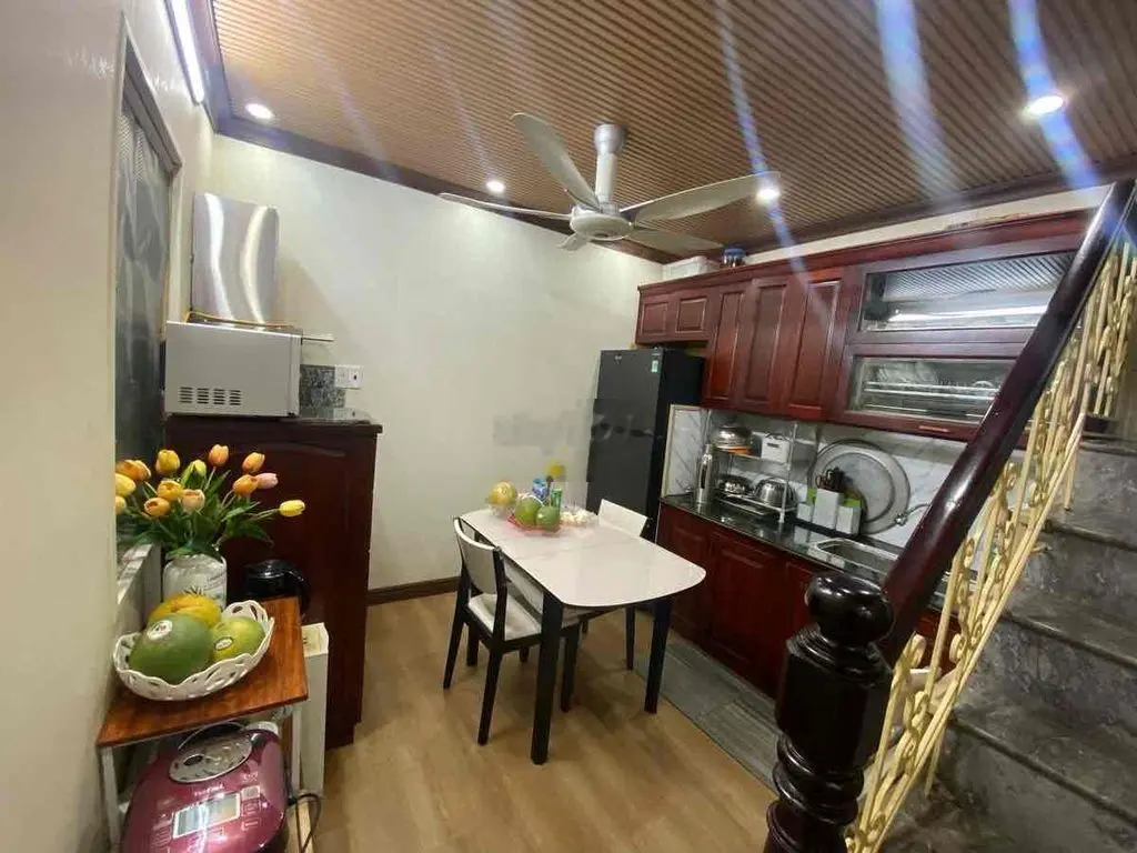 Cần bán gấp! Nhà đẹp ở luôn phố Quan Nhân, ngõ rộng, gần ô tô tránh.