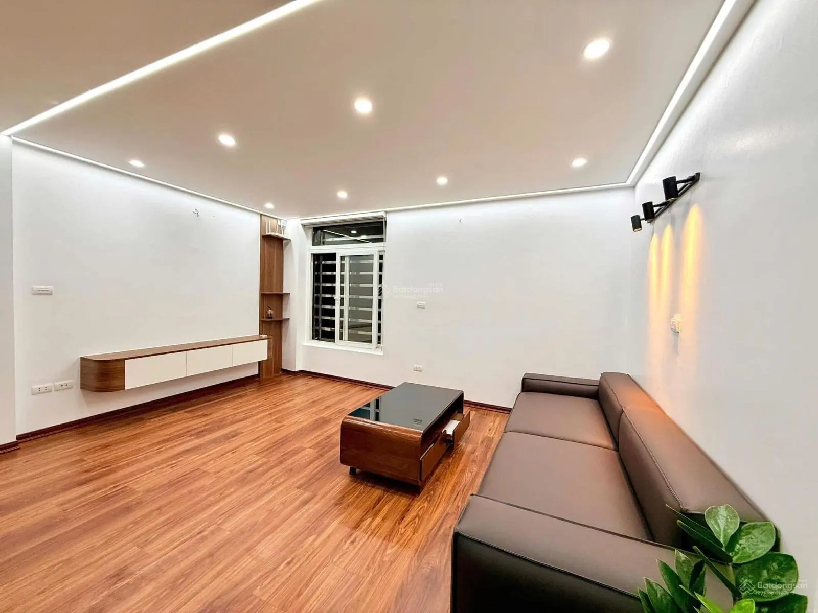 Bán nhà Kim Hoa, cực đẹp, cách ô tô 40m, ngõ nông, phù hợp gia đình trẻ. 30m 6 tầng nhỉnh 6 tỷ
