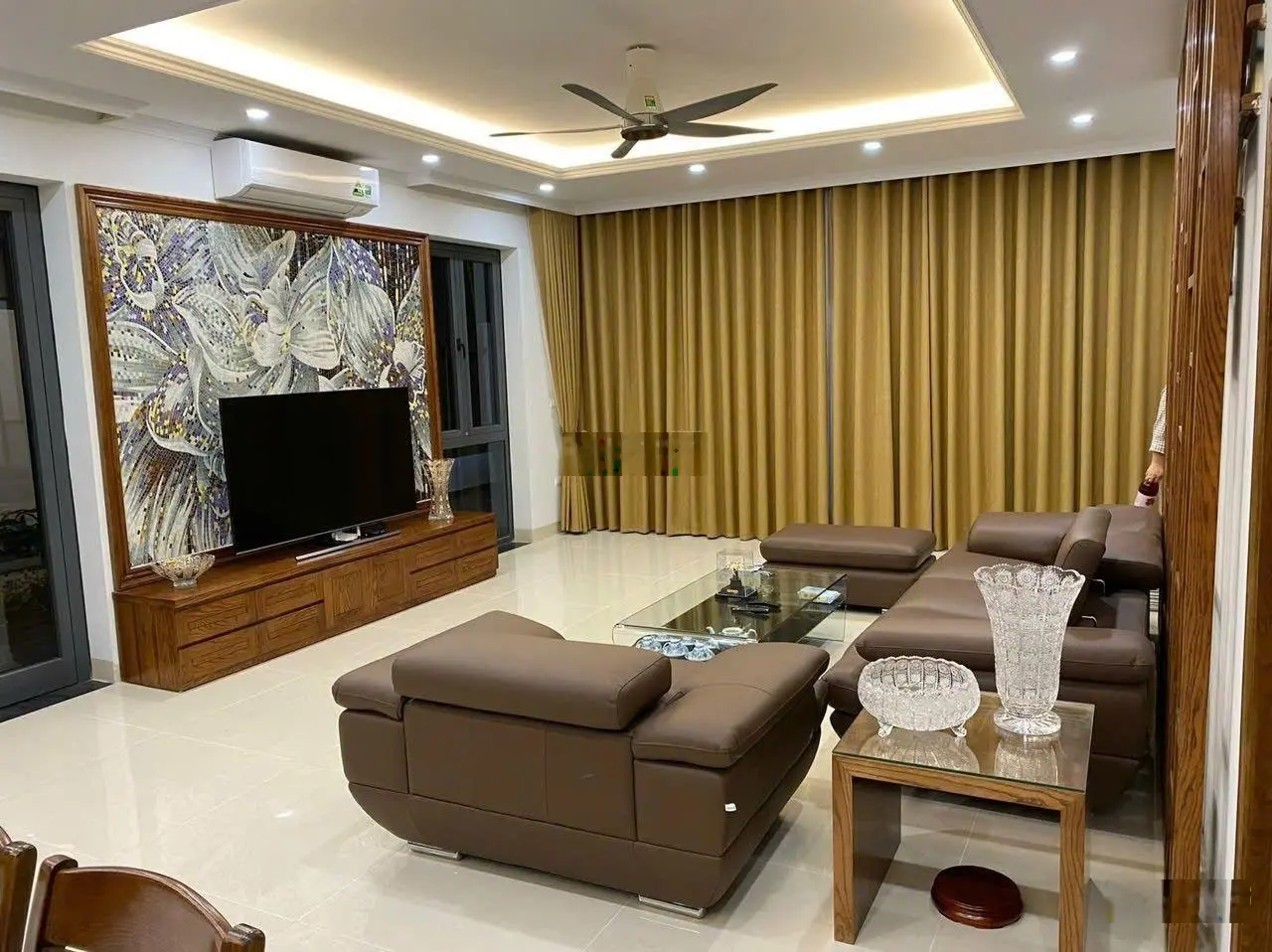 Bán Đơn Lập Nguyệt Quế, Dt 350m Full nội thất View Hồ The Hamony. 0924 599 ***