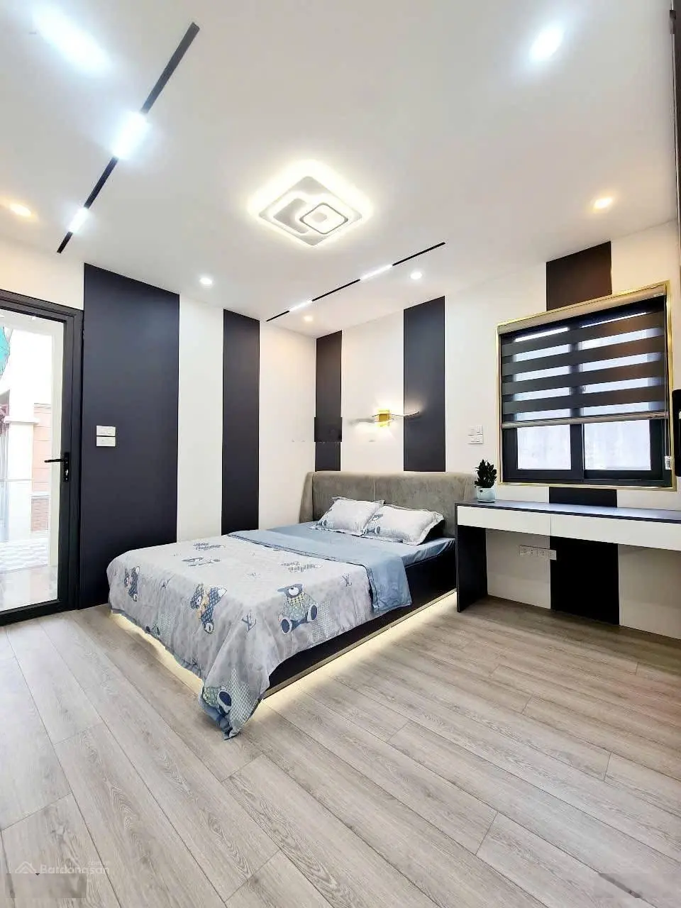 Siêu Phẩm! Đ Nguyễn Chí Thanh, lô góc, mặt ngõ, ngay phố, 35m*5 tầng