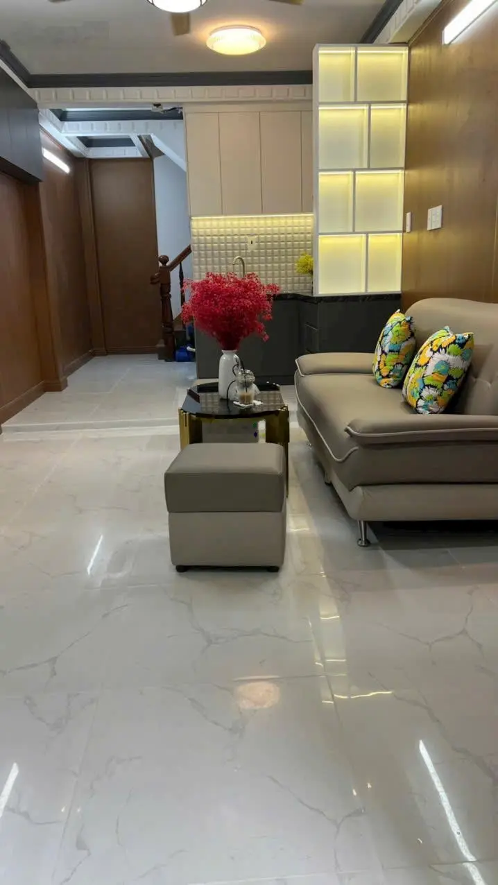 Nhà bán hẻm thẳng 1/ sau lưng MT Nguyễn Tiểu La, P8, Q10. DTSD 83.5m2. Nhà mới 4 tầng. Giá 5.8 tỷ