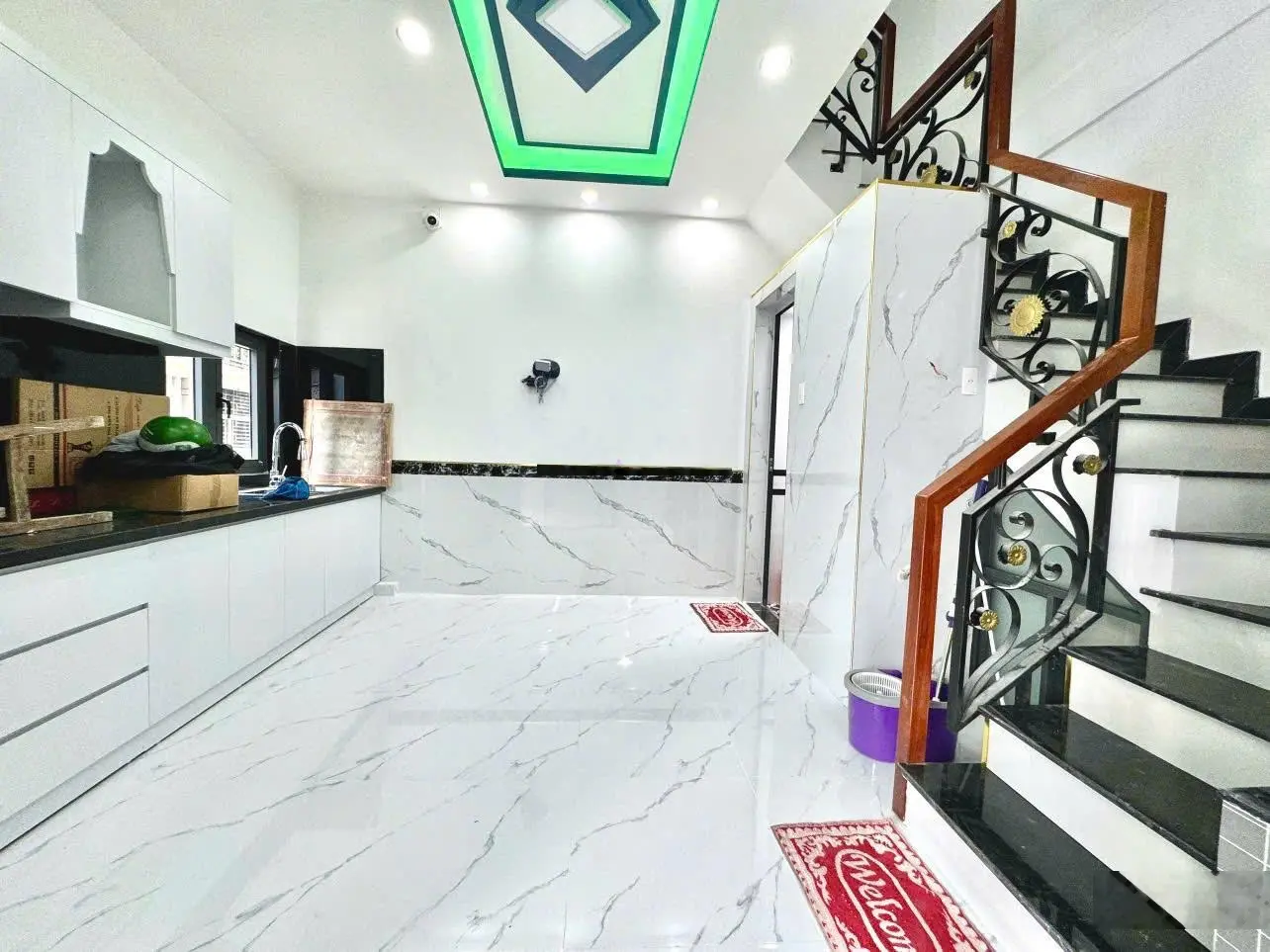 nhà Phú Nhuận siêu vi trí, xe hơi ngủ trong nhà