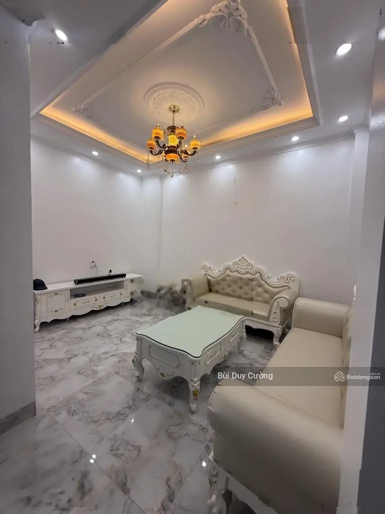 Bán Minh Khai mới kinhkoong diện tích rộng 64m, 5 tầng, giá 8,5 tỷ, thang máy, full nội thất.