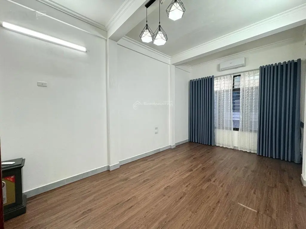 Bán nhà Nguyễn Xiển, ngõ ô tô tránh, nội thất đẹp, mặt tiền rộng, 38m2, 4 tầng, giá 7,2 tỷ