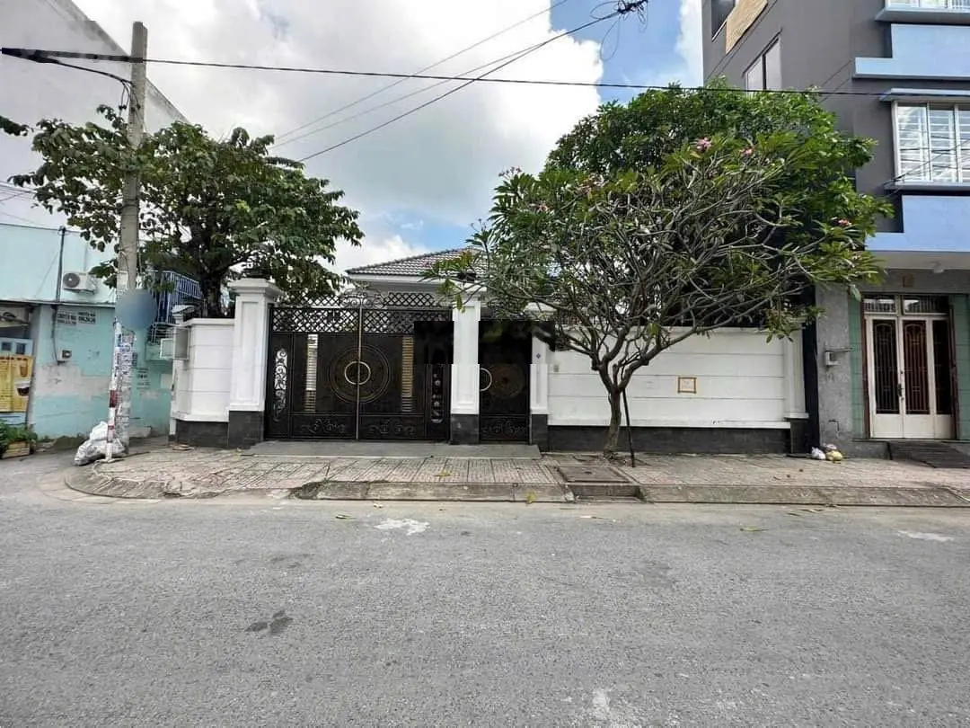 Bán biệt thự sân vườn góc Nguyễn Hữu Tiến 14x35m giá: 36 tỷ TL