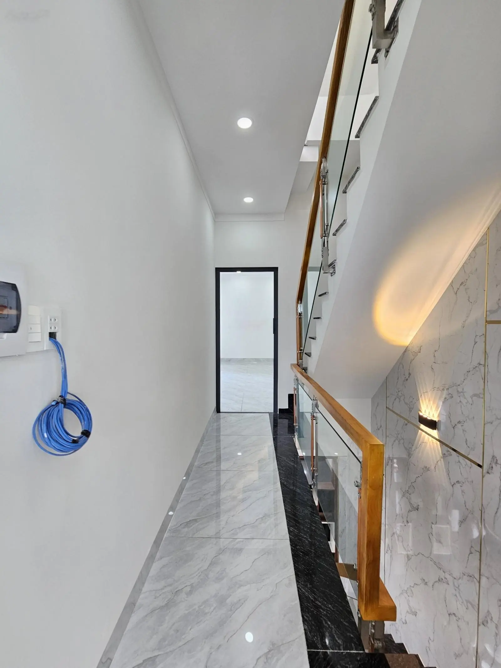3 tỷ 950 bán nhà 2 mặt tiền 1 trệt 2 lầu KDC đẹp, P. Bình Chuẩn, TP. Thuận An