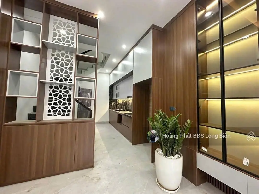 Bán nhà Long Biên. Ngõ 206 Cổ Linh, đối diện siêu thị Aeon Mall. 36m x 5T. Hơn 5 tỷ. LH 0965858116