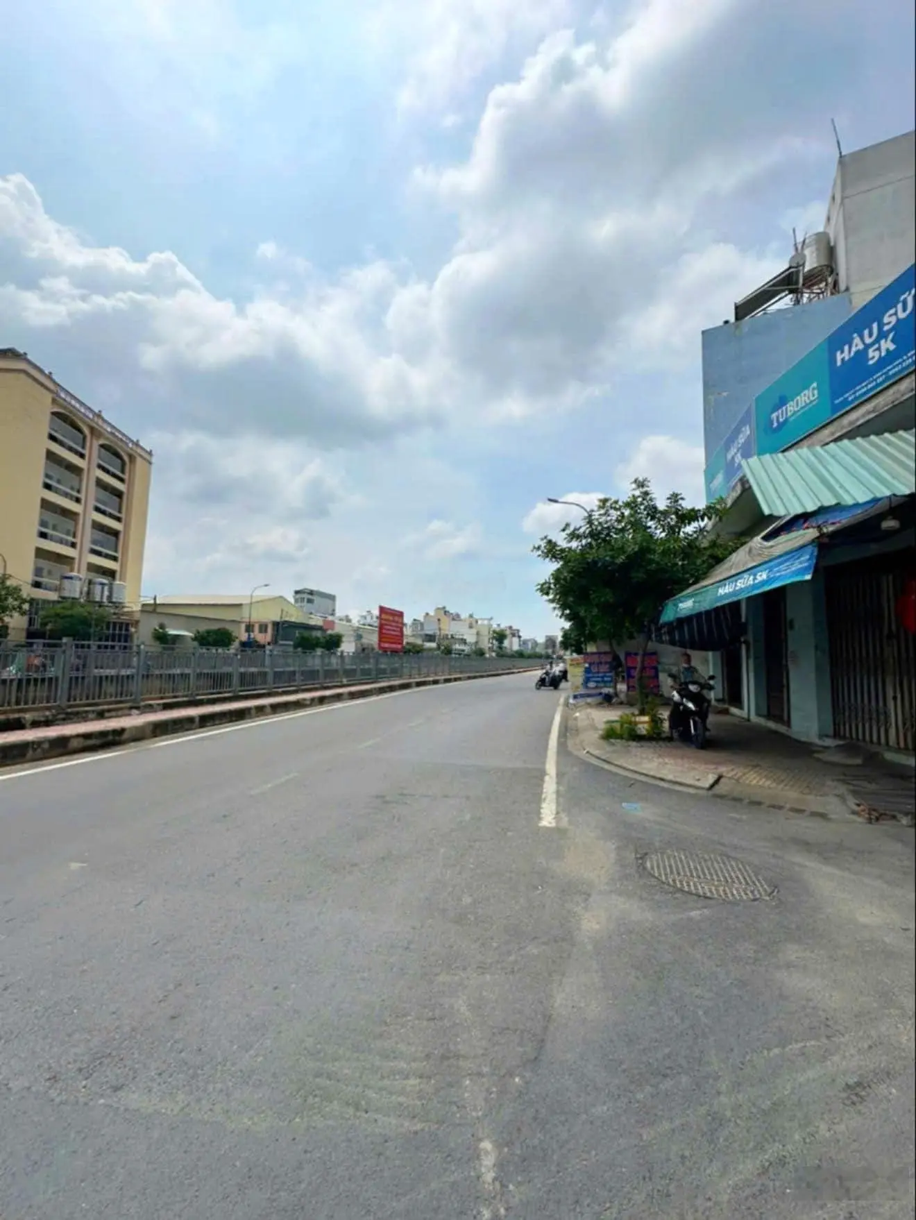 Hot, siu phẩm tân kỳ tân quý, sát aeon, 48m2, 4t mới 100%, hẻm xe hơi, chỉ nhỉnh 5 tỷ.