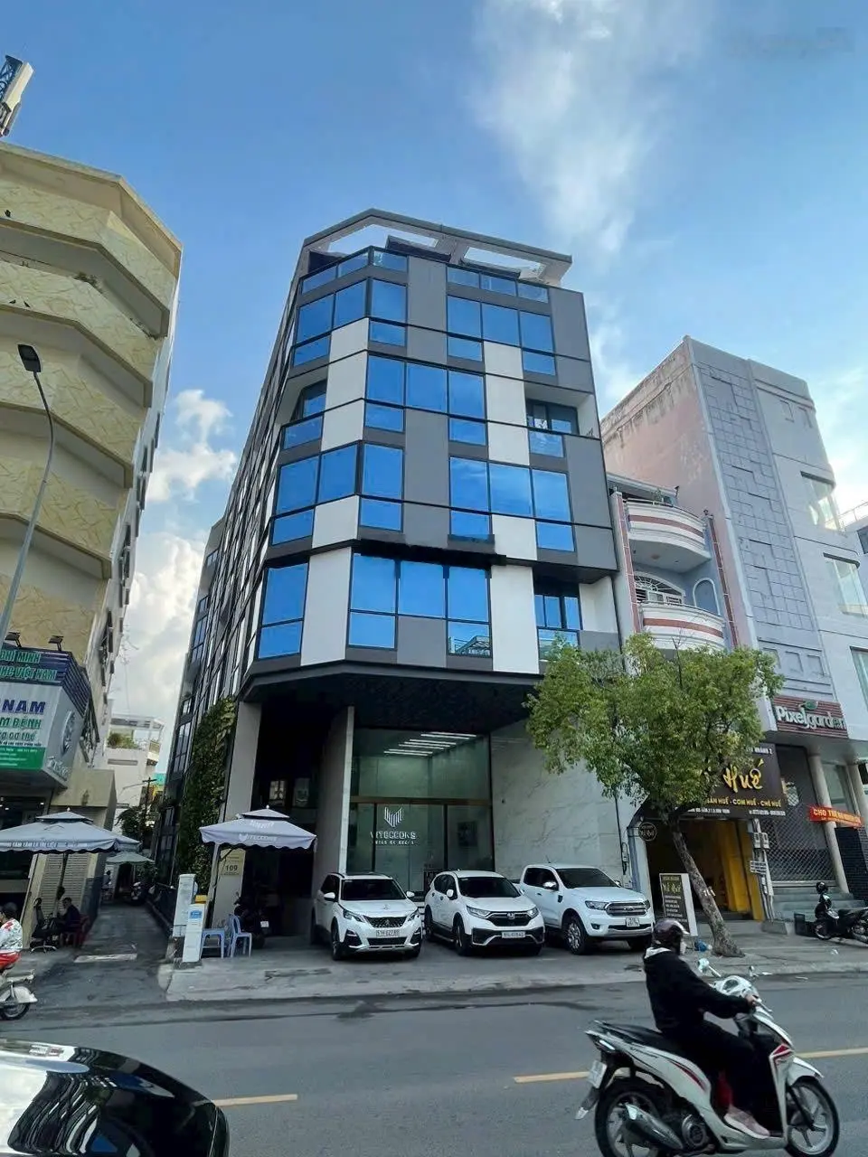 Bán nhà siêu vị trí ngay mặt tiền Cô Giang 9 x 23m - hầm + 5 lầu - HĐT: 150 triệu/tháng, giá 55 tỷ