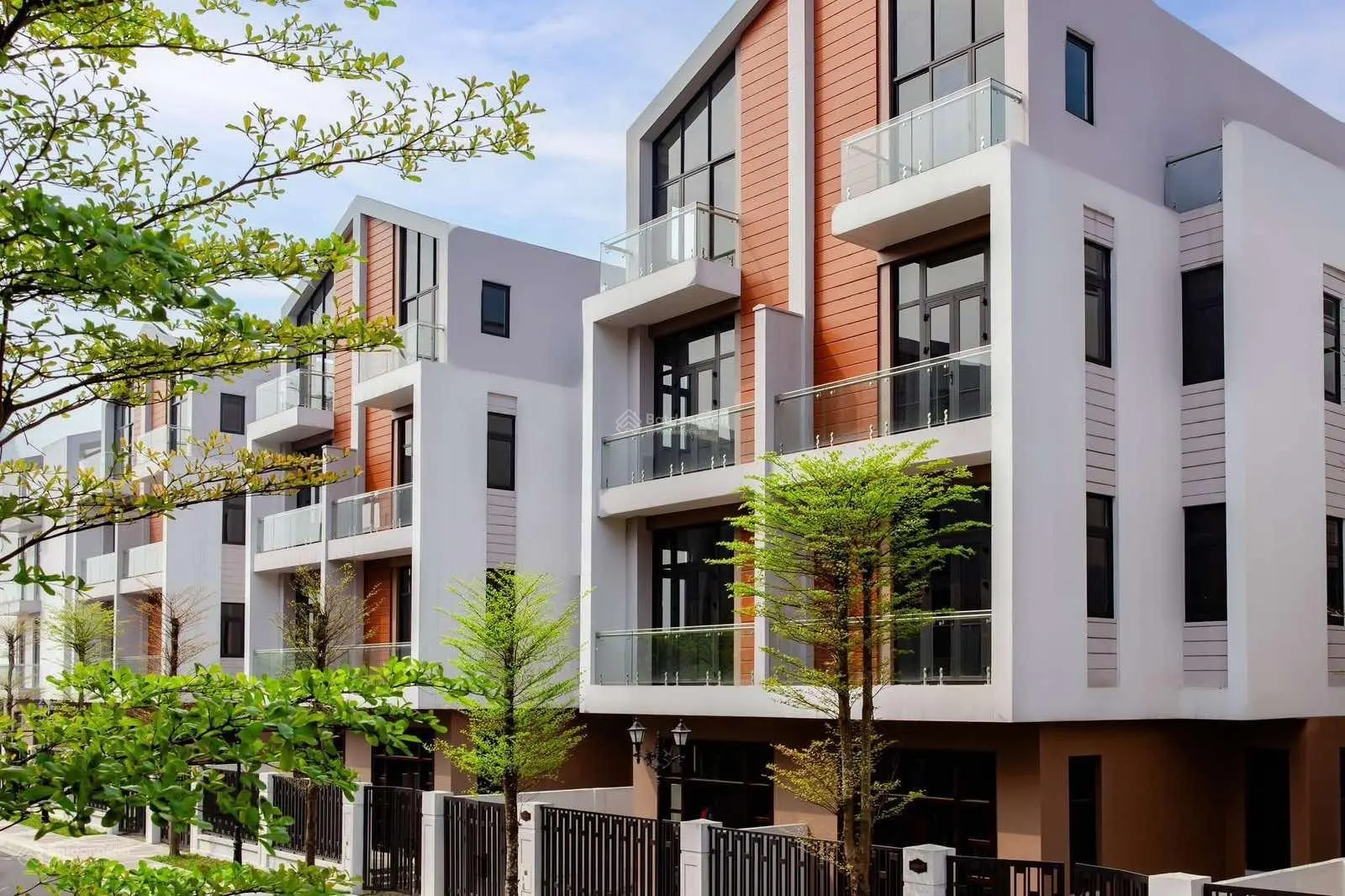 Cần bán căn tứ lập Ánh Dương 120m2 Vinhomes Ocean Park 3, giá thỏa thuận nhanh, gia chủ cần tiền
