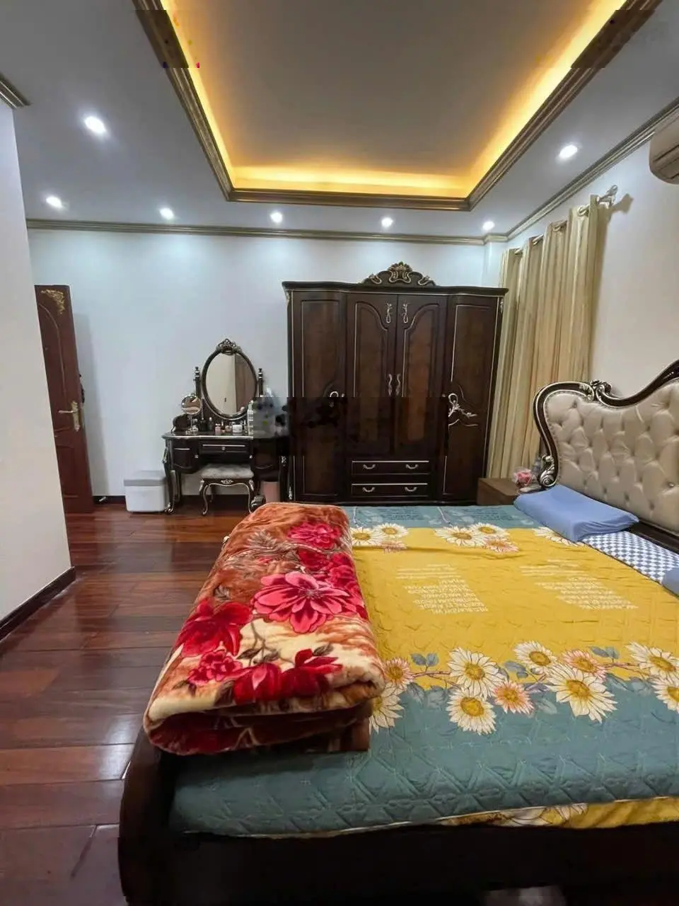 Chính chủ Bán Nhà Phân Lô Thái Hà- ô tô đỗ cửa- Nhà cực đẹp- hai thoáng- sân rộng- 4 ngủ- Sổ đẹp