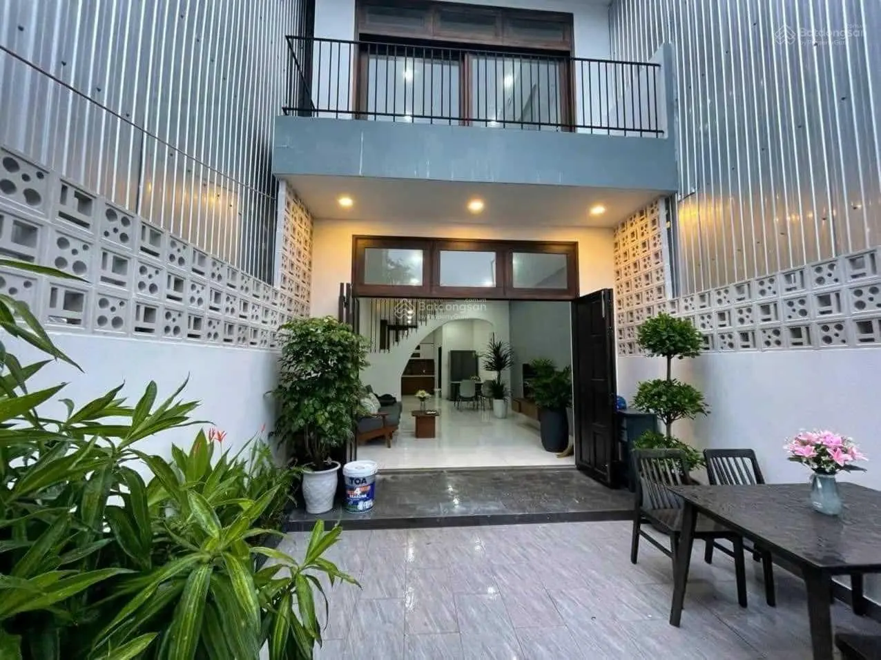 Sở hữu nhà 1 trệt 2 lầu HXH DT 4,5x16m đường Lạc Long Quân, P3, Q11 cách Đầm Sen 500m
