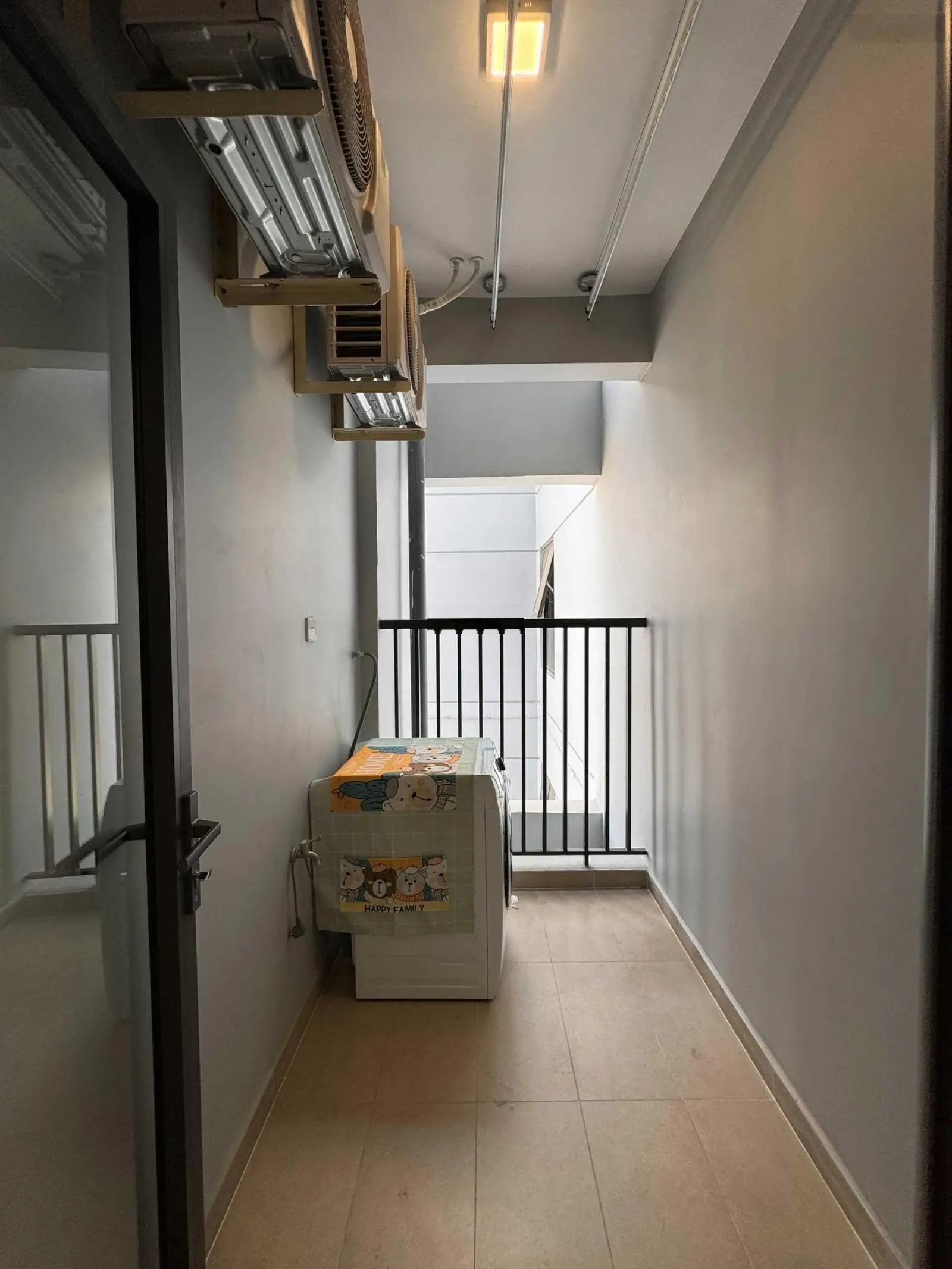 Khách của em Lượng kẹt bank cần bán lỗ căn 2PN view Landmark 2,23 tỷ tầng thấp ở Rivana 0907 600 ***