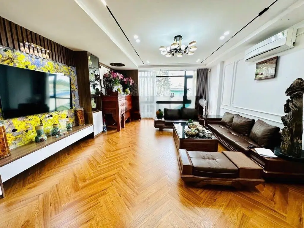 Bán nhà phố cổ ngọc lâm - phân lô thoáng trước sau - ngõ thông - nội thất sang - thang máy xịn s