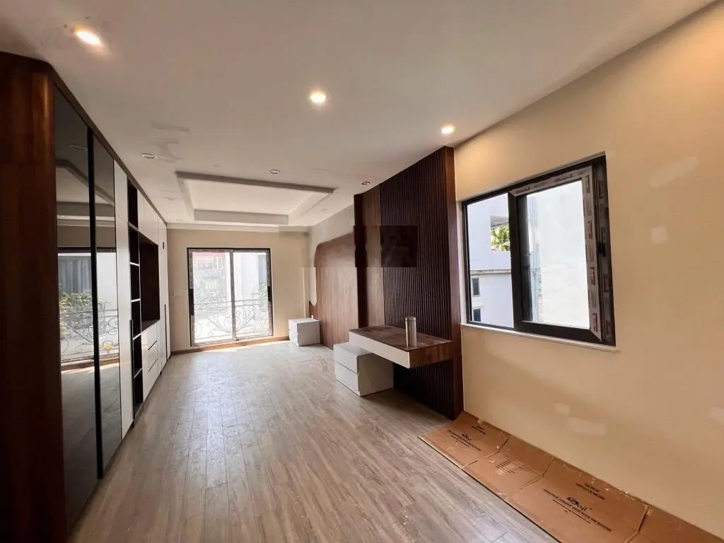 Bán nhà Hồng Tiến - Bồ Đề - 2 mặt đường - vài bước ra hồ - nhỉnh 10 tỷ